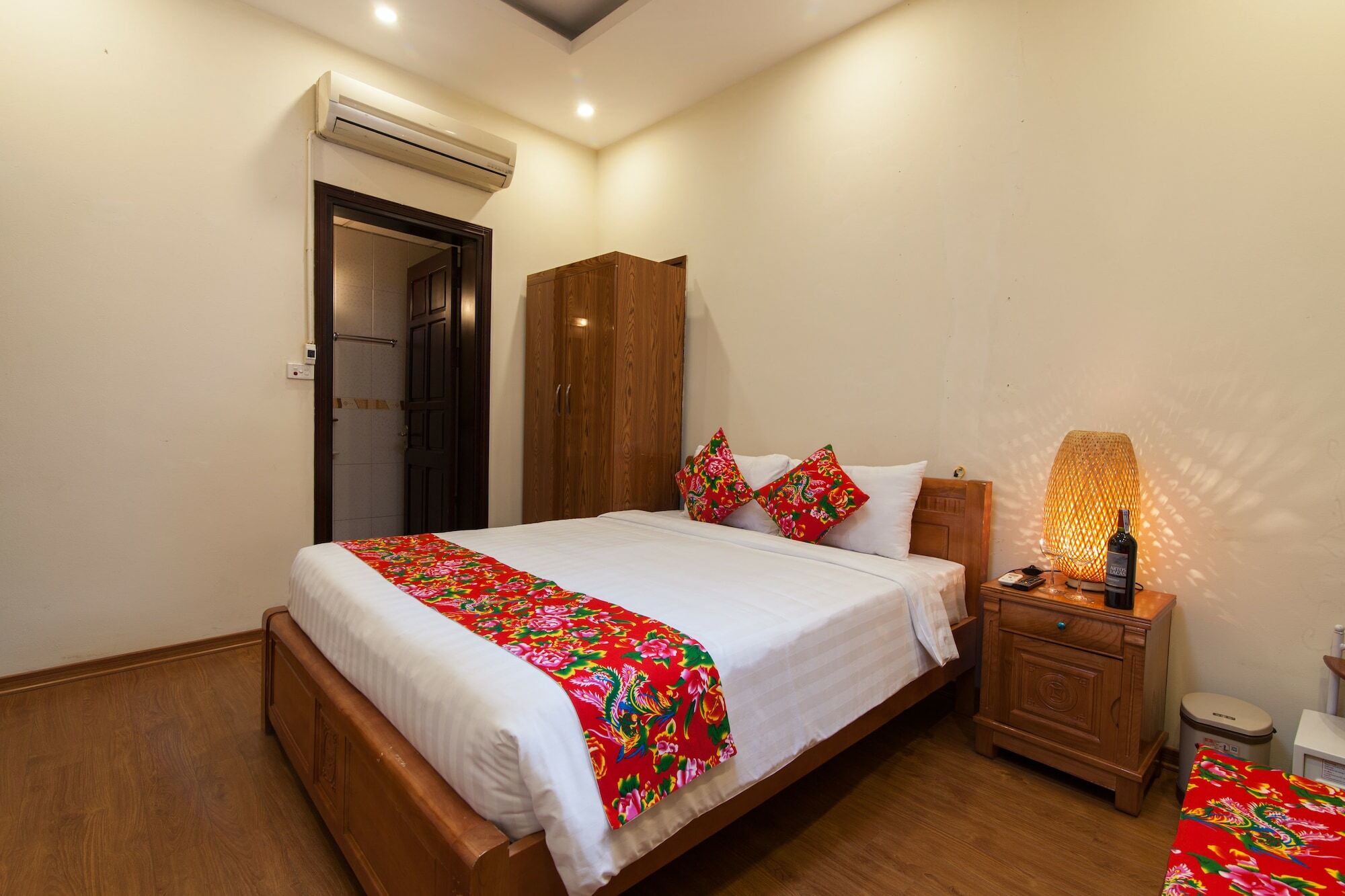 Cheetah Hostel Hanoi Exterior photo